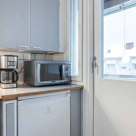 Nice Studio With Balcony Next To Railway Station 아파트