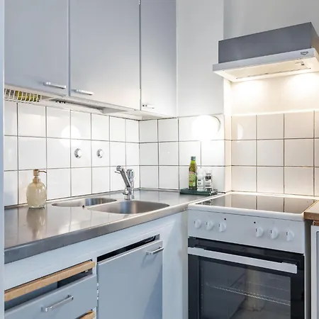 Nice Studio With Balcony Next To Railway Station 아파트 라티