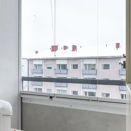 Nice Studio With Balcony Next To Railway Station *
