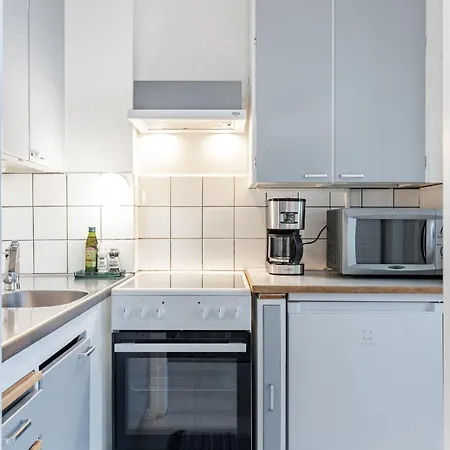 Nice Studio With Balcony Next To Railway Station 라티