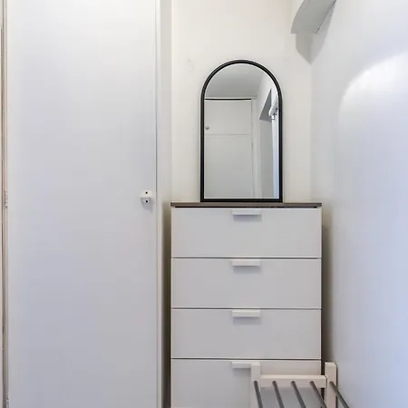 아파트 Nice Studio With Balcony Next To Railway Station *
