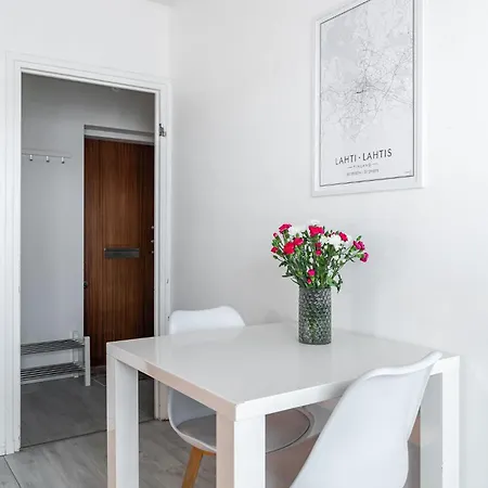 Nice Studio With Balcony Next To Railway Station 아파트 라티