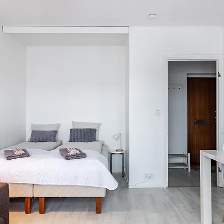 Nice Studio With Balcony Next To Railway Station * 라티